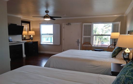 Beach Bungalow Inn & Suites - Double Queen