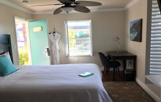 Beach Bungalow Inn & Suites - Queen Bed