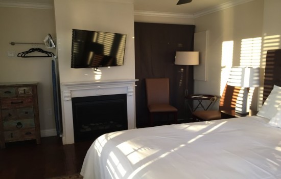 Beach Bungalow Inn & Suites - Guest Room with Fireplace