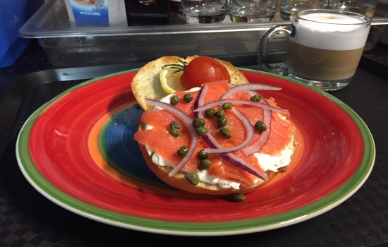 Beach Bungalow Inn & Suites - Bagel with Salmon